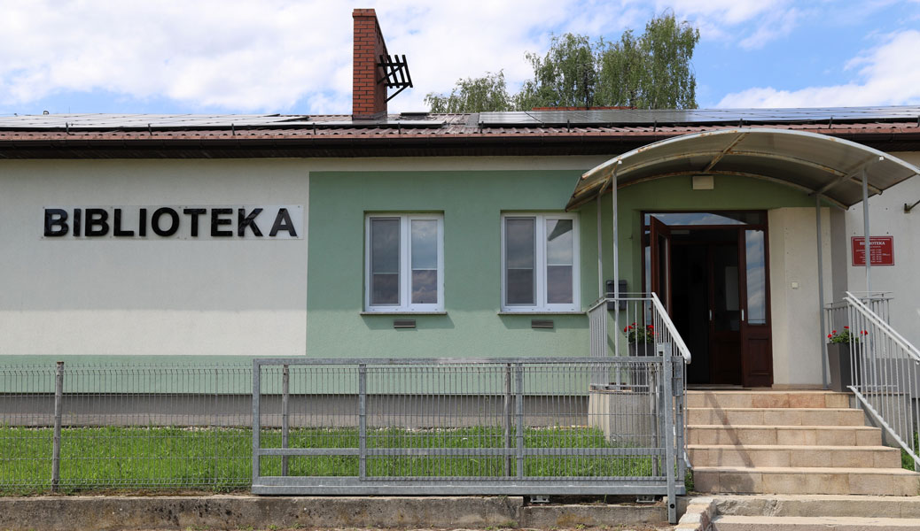 Zdjęcie budynku biblioteki z zewnątrz